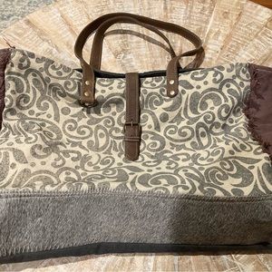 Myra Weekender Bag (like new)